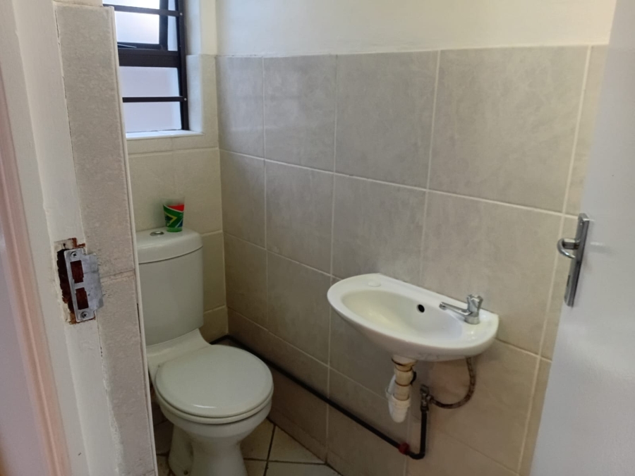 To Let 3 Bedroom Property for Rent in Abbotsford Eastern Cape